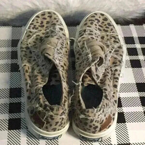 Blowfish Malibu Size 8 Animal Print Sneakers